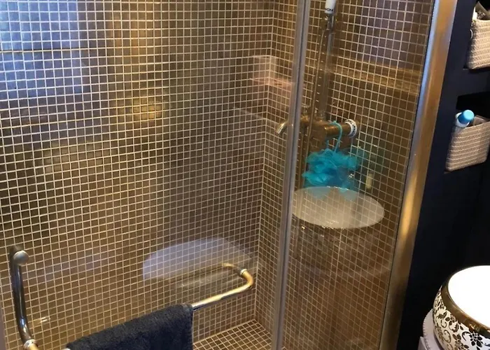 S - Louvre Museum - Shared Bathroom With Host * パリ