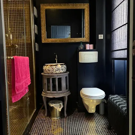 S - Louvre Museum - Shared Bathroom With Host *